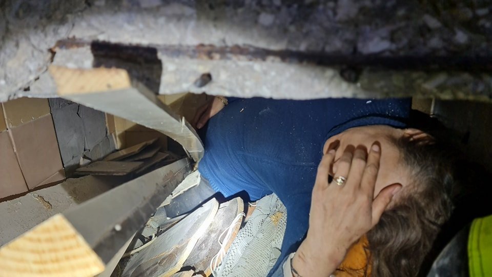Tegnap hat embert találtak a romok alatt 